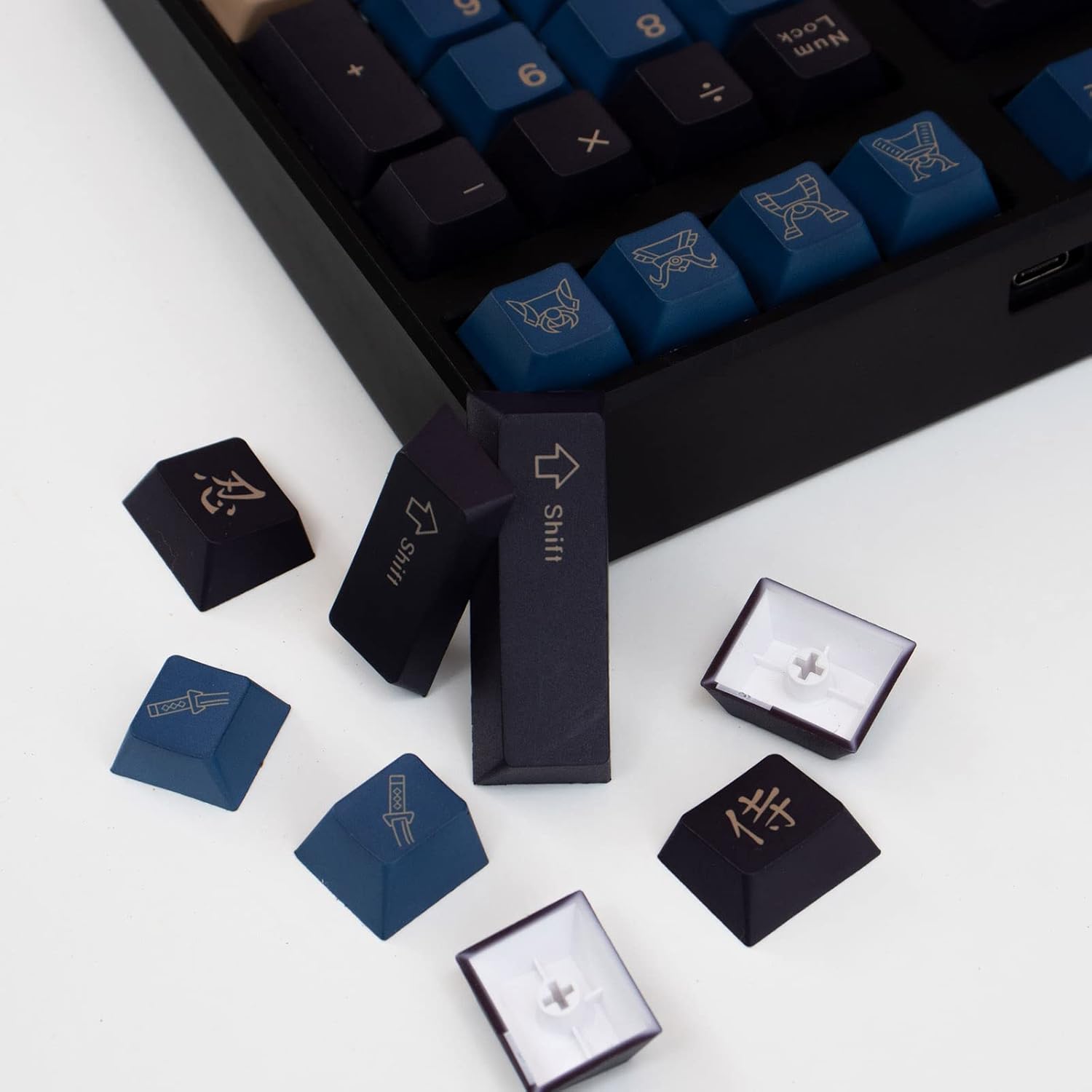 PBT Japanese Keycaps with Keycap Puller 129 Keys Cherry Profile Dye Sublimation Blue Samurai Keycaps Set for 61/64/68/84/87/96/104/108 Mechanical Gaming Keyboard